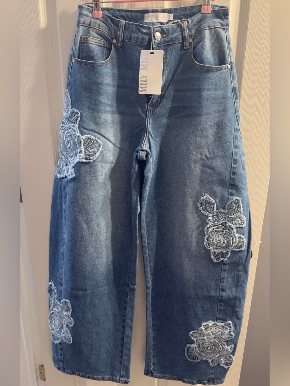 NWT Muy Muy Blue Floral-Appliqué Barrel Leg Jeans